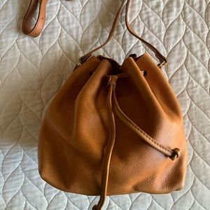 PORTLAND LEATHER GOODS DUNE LARGE PREMIUM BUCKET BAG **DISCONTINUED COLOR**